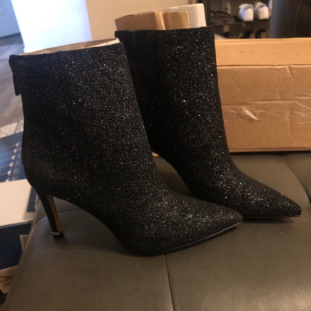 Brand new Kenneth Cole high heel booties😍